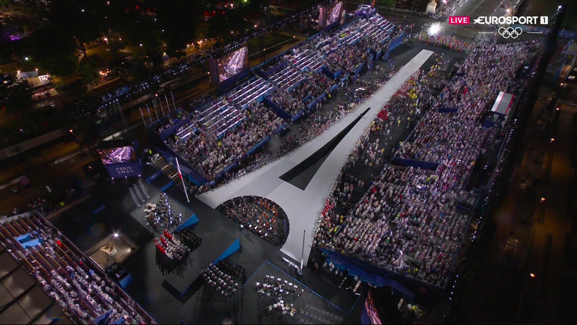 Трокадеро заполнен