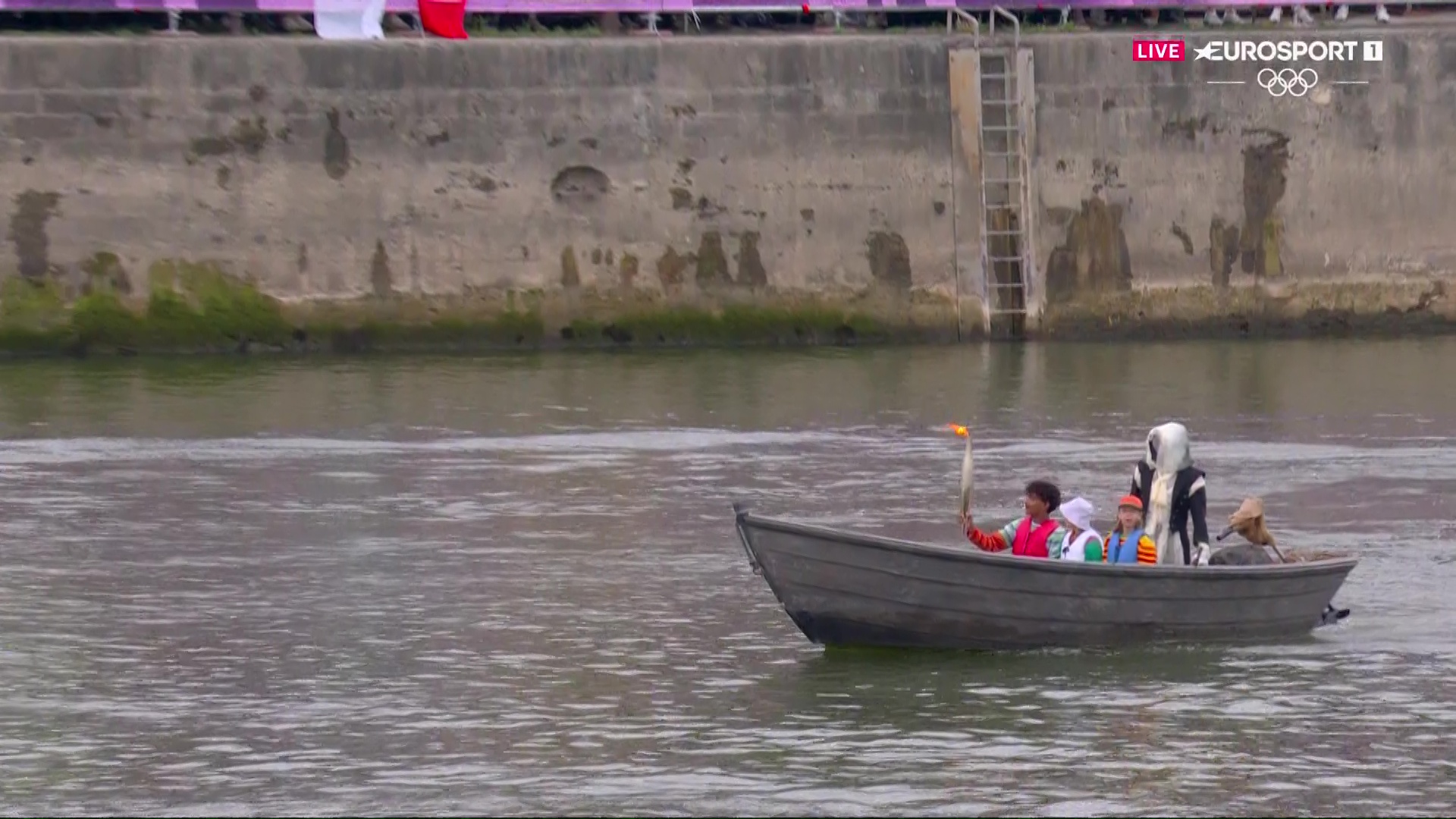 Везут факел