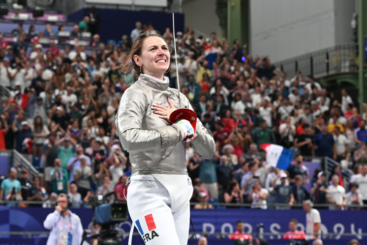 Манон Брюне