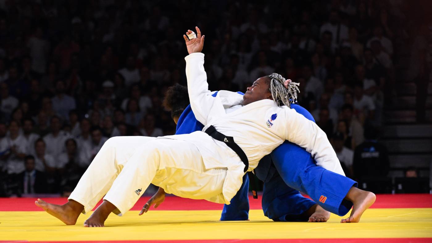 В атаке олимпийская чемпионка Беатрис Соуза