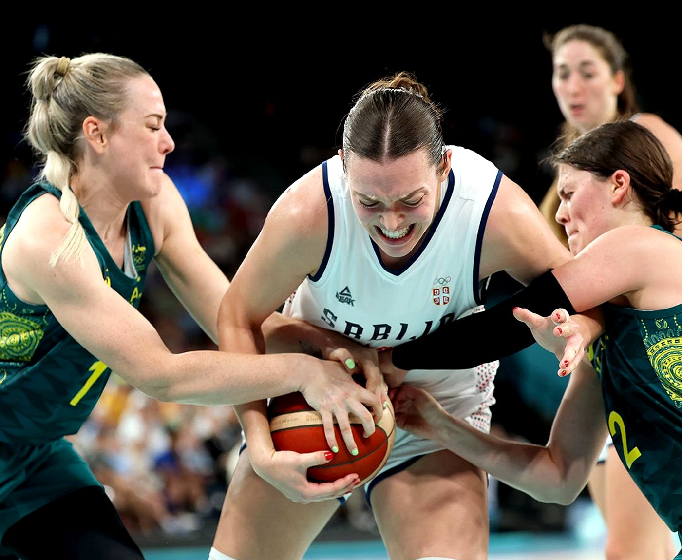 Австралийские баскетболистки разгромили сборную Сербии в четвертьфинале олимпийского турнира