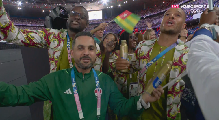 Атлеты поют