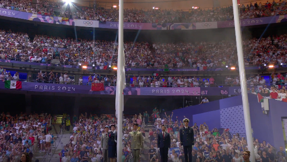 Флаг опускается