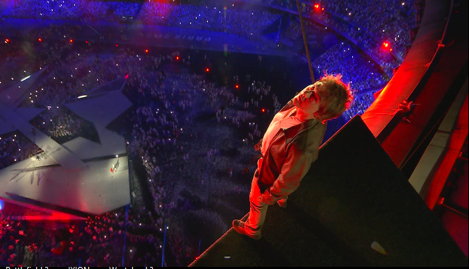 Том Круз наверху