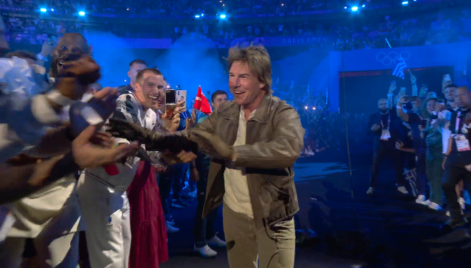 Том Круз внизуТом Круз