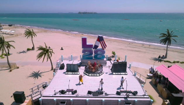 Перцы острые и красные