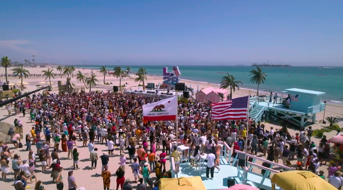 Публика на концерте есть, если что