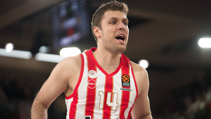 Александар Везенков