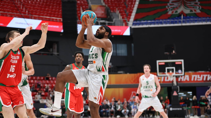 Фрагмент матча УНИКС — «Локомотив-Кубань»