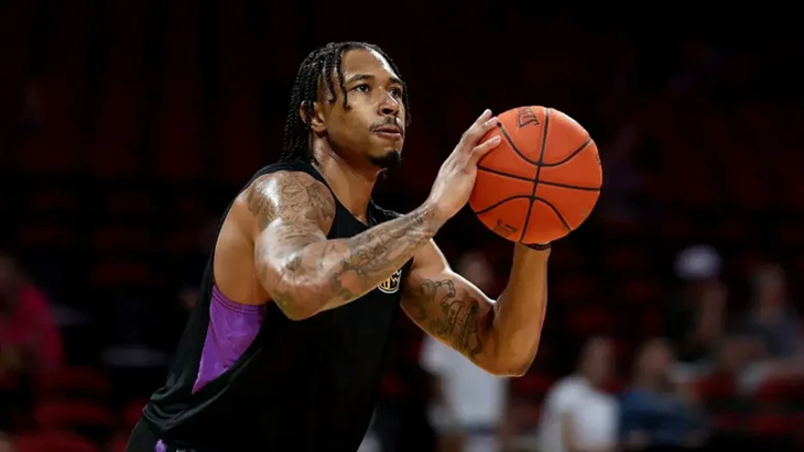 Джейлен Адамс