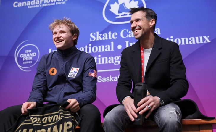 Илья Малинин со своим отцом и тренером Романом Скорняковым