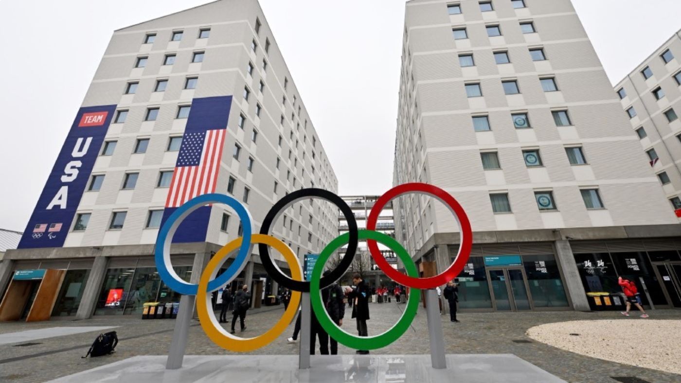 Олмипийская деревня и место, где живут соседи-американцы