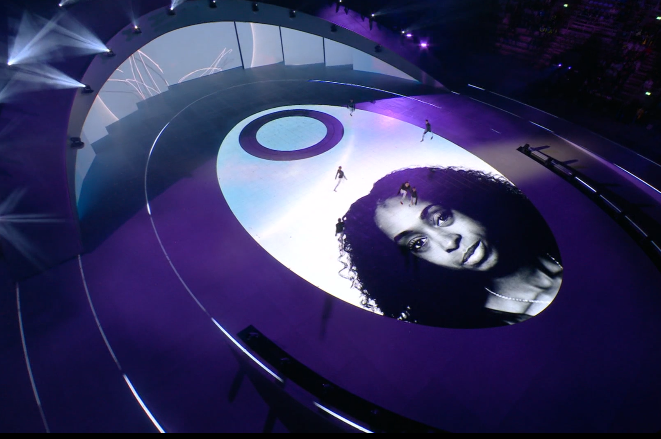 Лица на полу