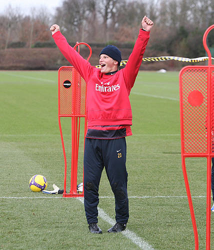 Тренировка Аршавина в «Арсенале» (11 фото)