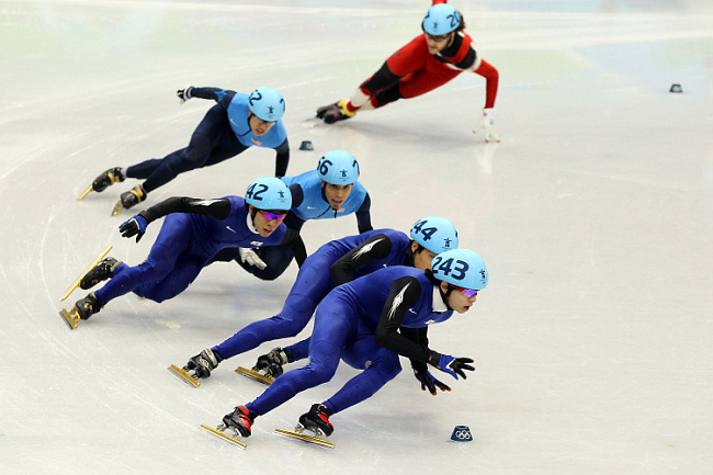 Победа Ли Чжон Су в шорт-треке на 1500 метров (10 фото)