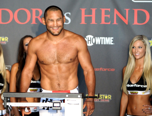 Емельяненко проиграл Хендерсону