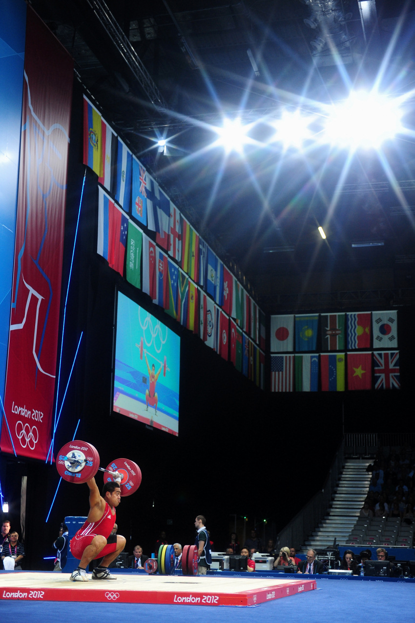 Выступление штангистов Иванова и Деманова