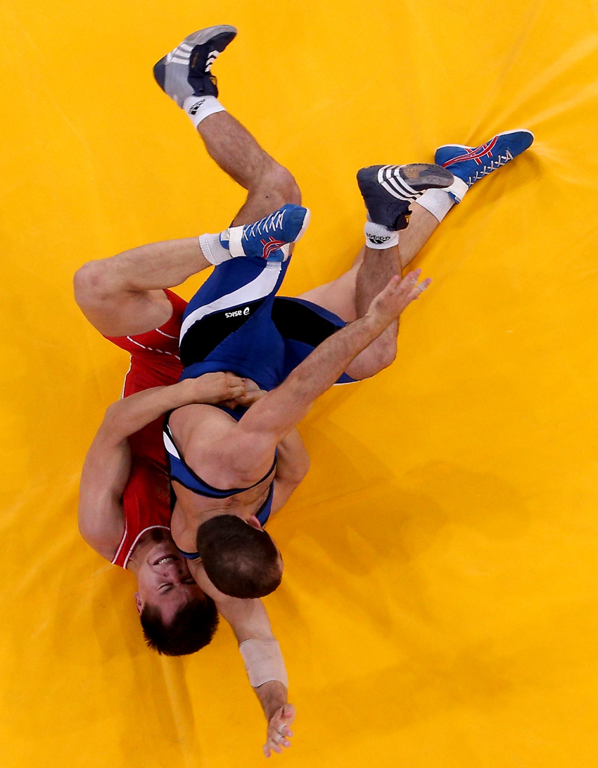 Золото борца Романа Власова