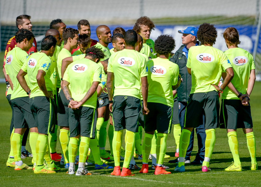 Тренировки сборной Бразилии в Терезополисе