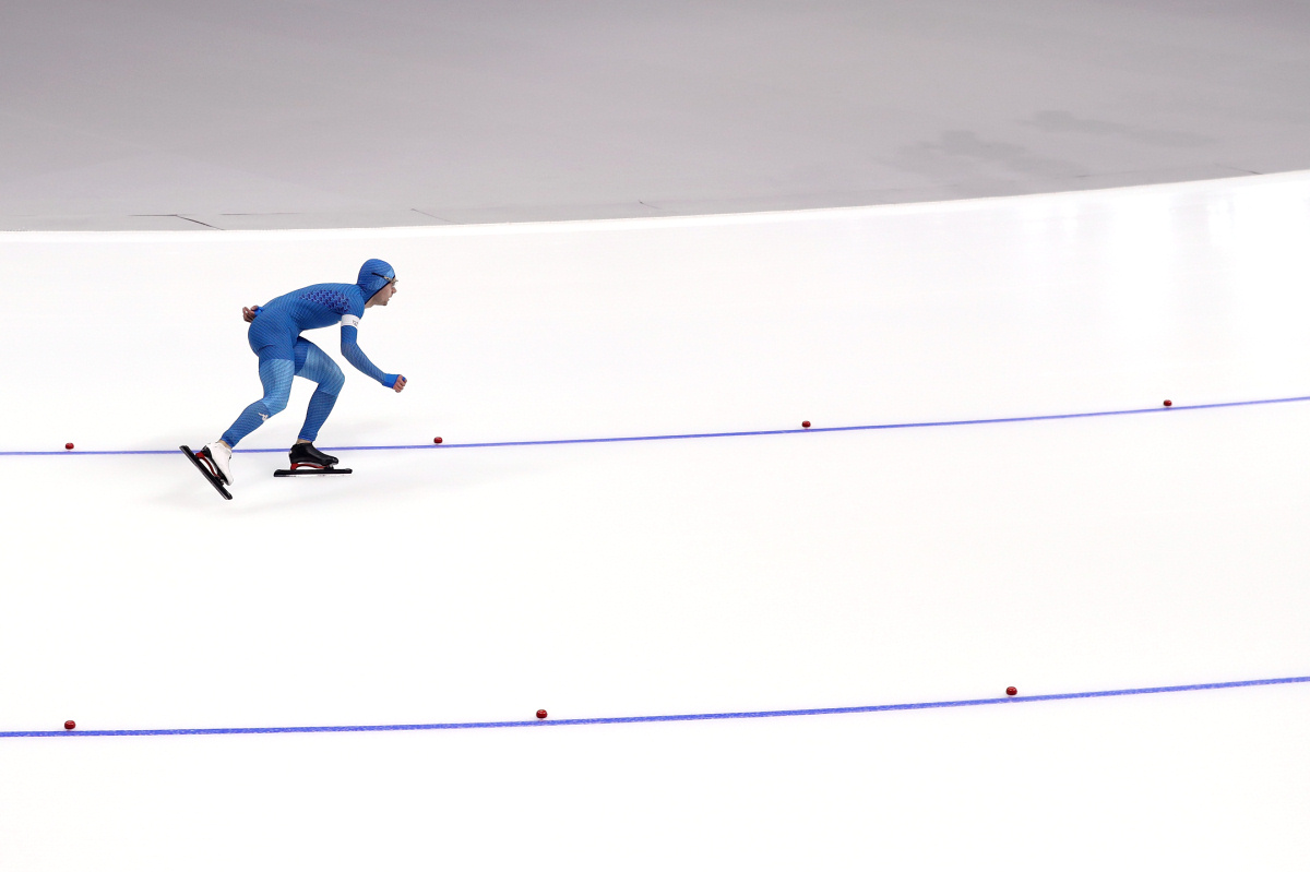 Золото и олимпийский рекорд конькобежца Блумена на 10000 м