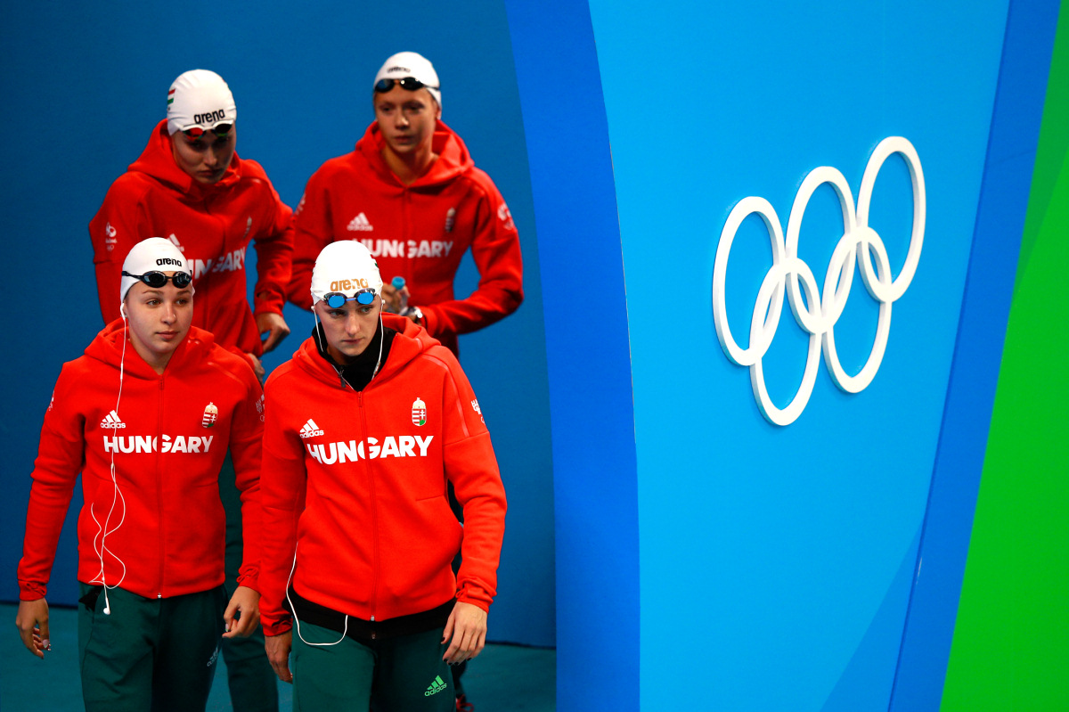 Золото американок в эстафете 4x200 вольным стилем