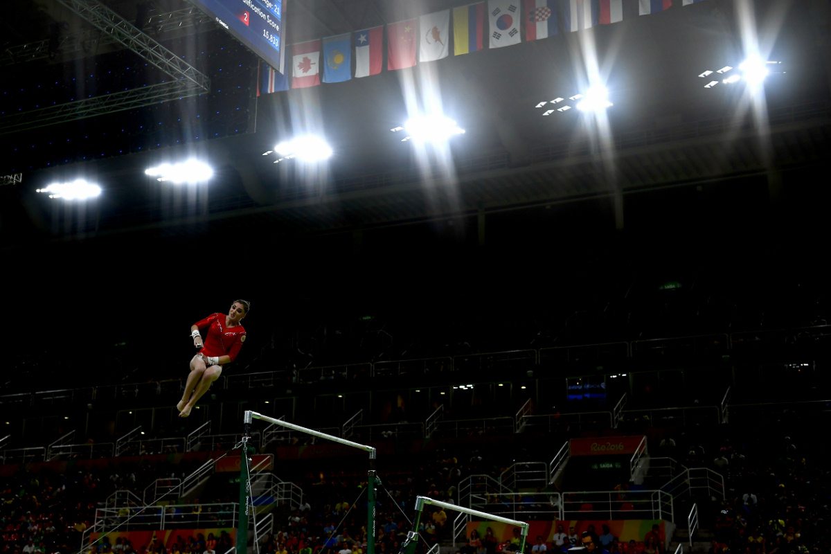 Золото Алии Мустафиной в упражнениях на брусьях