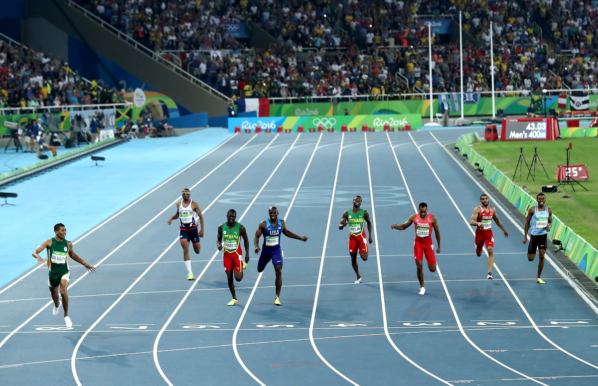 Золото и мировой рекорд ван Никерка на 400-метровке