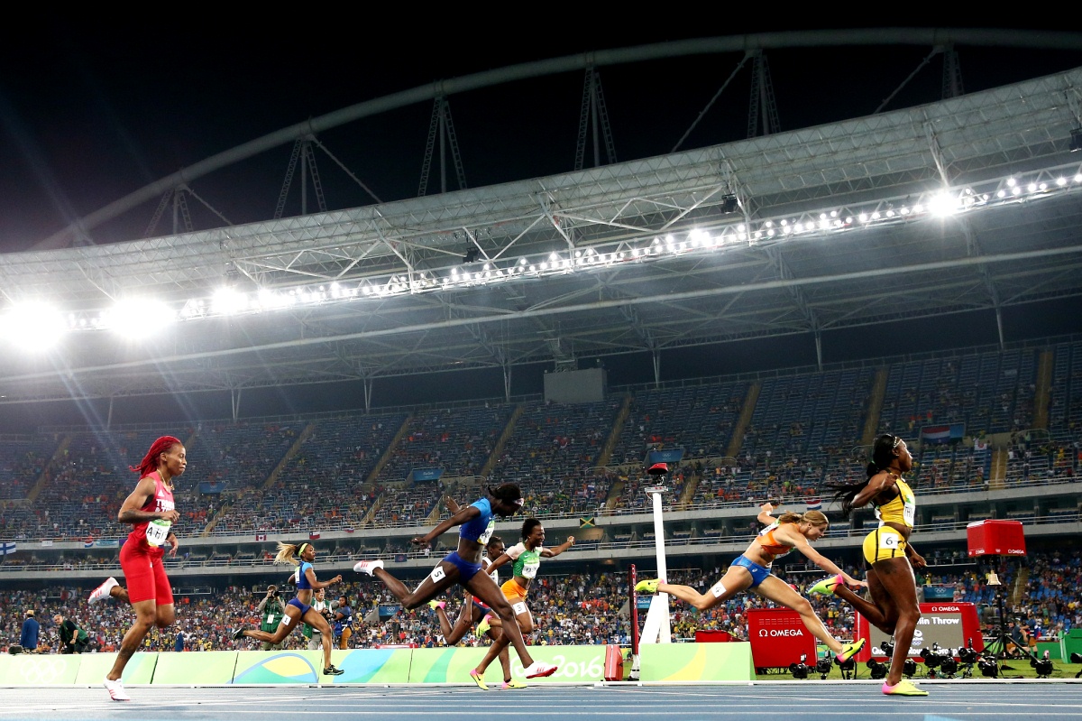 Чемпионский забег Элани Томпсон из Ямайки на 200 метров