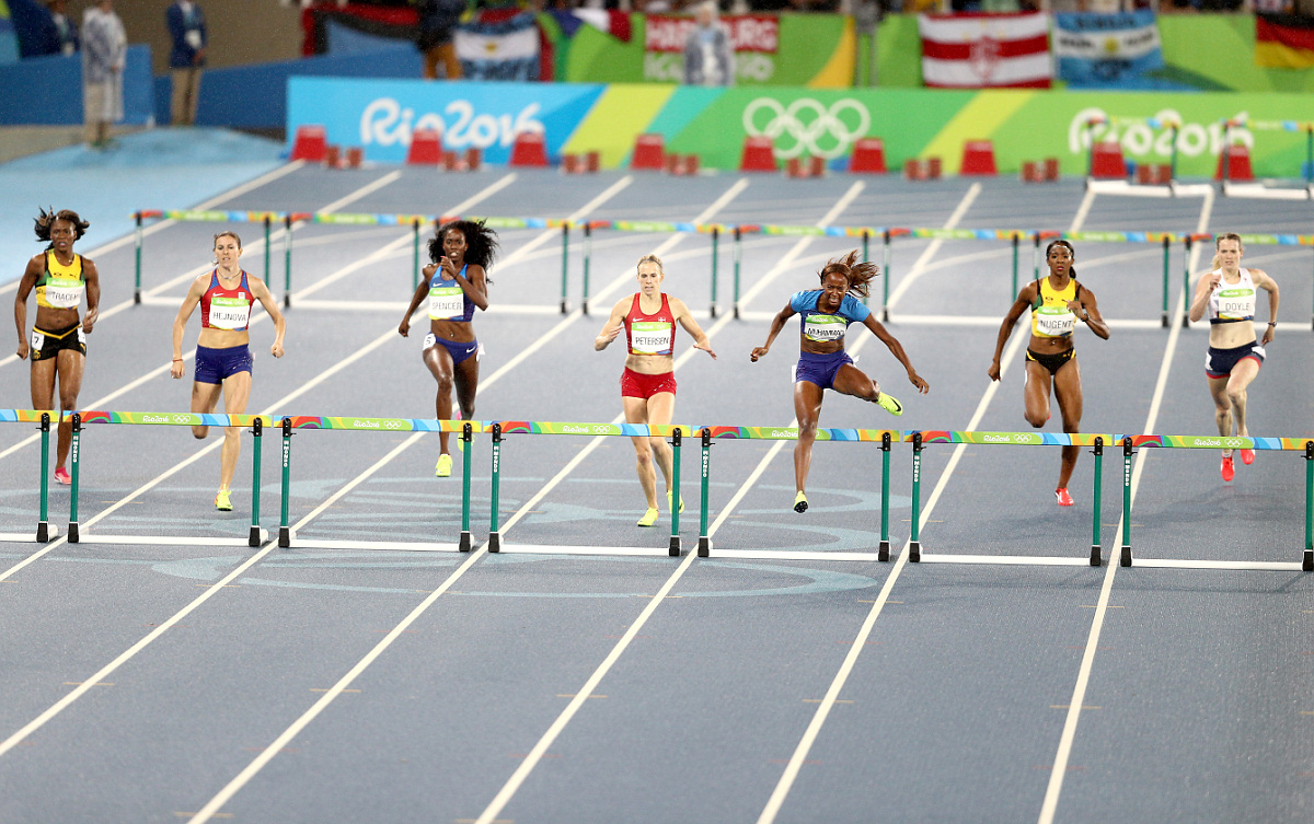 Финал бега на 400м с барьерами у женщин