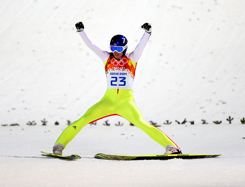 Победа поляка Стоха в прыжках со среднего трамплина