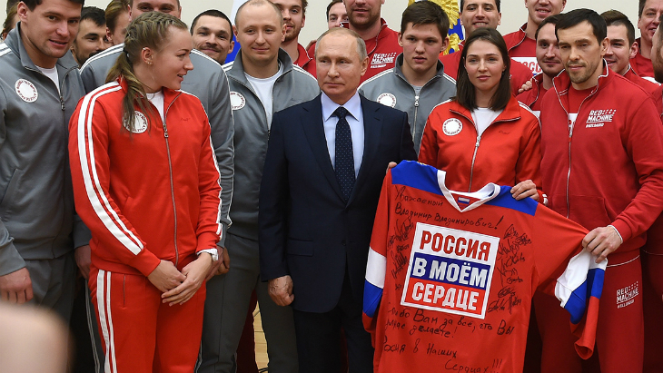 Владимир Путин (в центре)