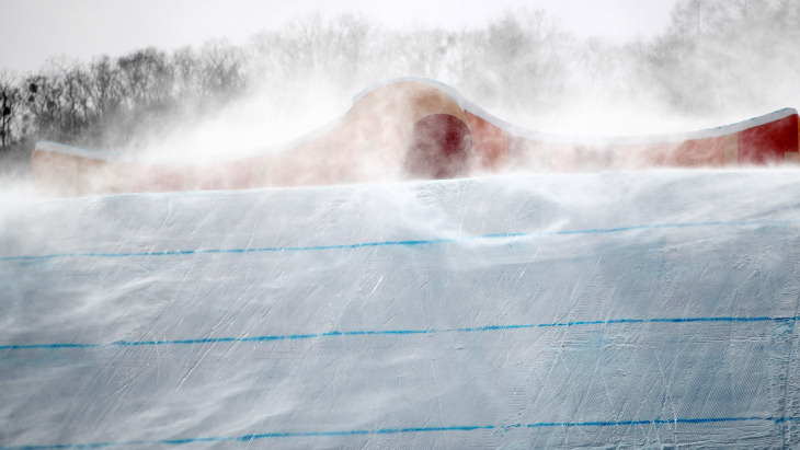 Сборная России выехала на матч со Словакией, несмотря на штормовой ветер