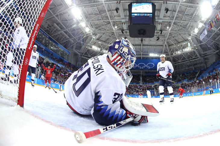 Райан Запольски пропускает шайбу от Николая Прохоркина
