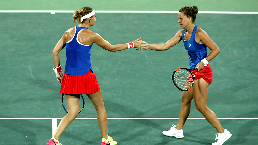 Люси Шафаржова и Барбора Стрыцова