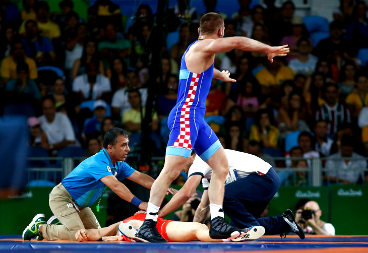 На некоторое время Роман Власов потерял сознание