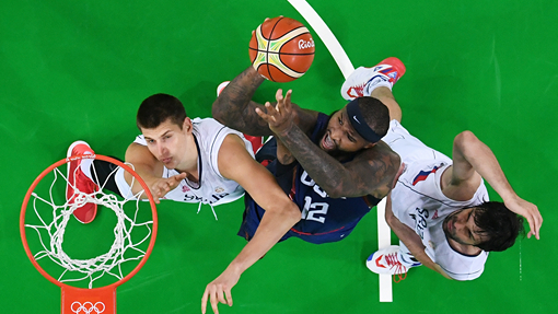 Демаркус Казинс в атаке