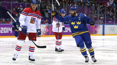 Матч против чехов мог стать для Зеттерберга (справа) последним в Сочи