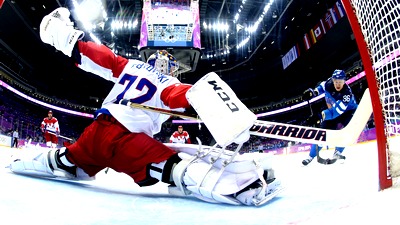 Сергей Бобровский по ходу матча с Финляндией заменил в воротах Семена Варламова