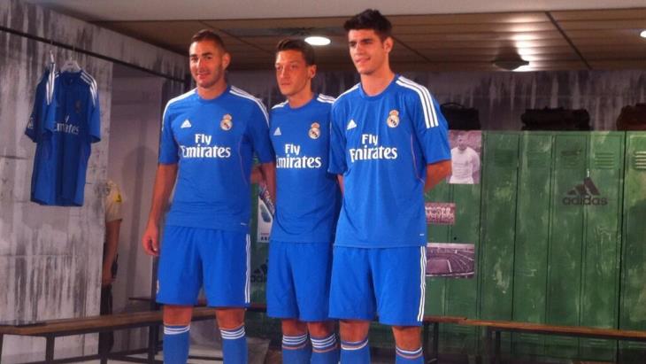 Второй комплект экипировки «Реала» выполнен в синем цвете