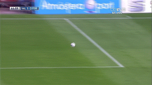 Поштига кладет мяч в стиле Герда Мюллера