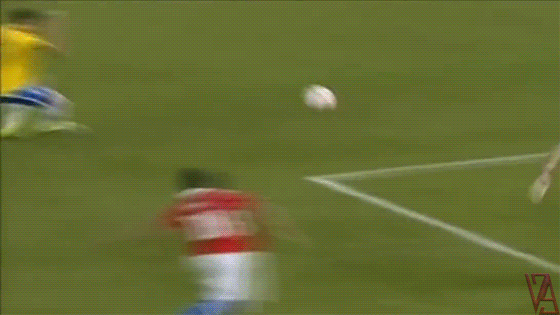 А потом голкипер отбил удар Неймара....