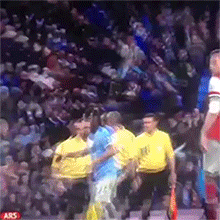 Мертезакер объясняет Озилу, в чем тот неправ