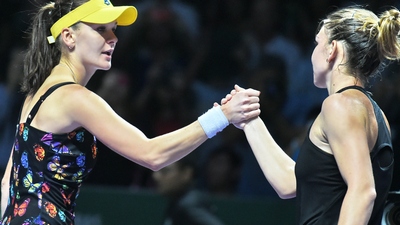 Симона Халеп (справа) и Агнешка Радванска