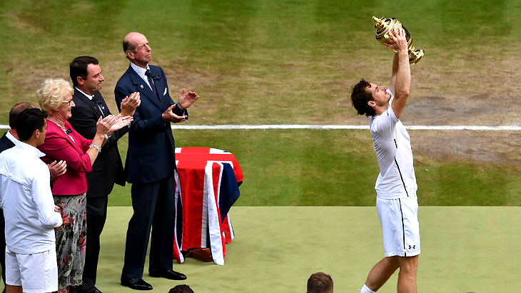 Энди Мюррей с трофеем