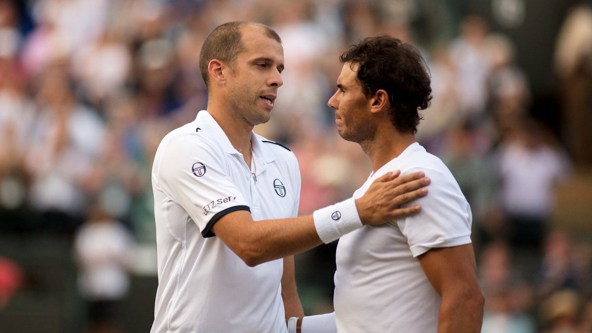 Рафаэль Надаль и Жиль Мюллер после почти пятичасовой битвы на корте №1