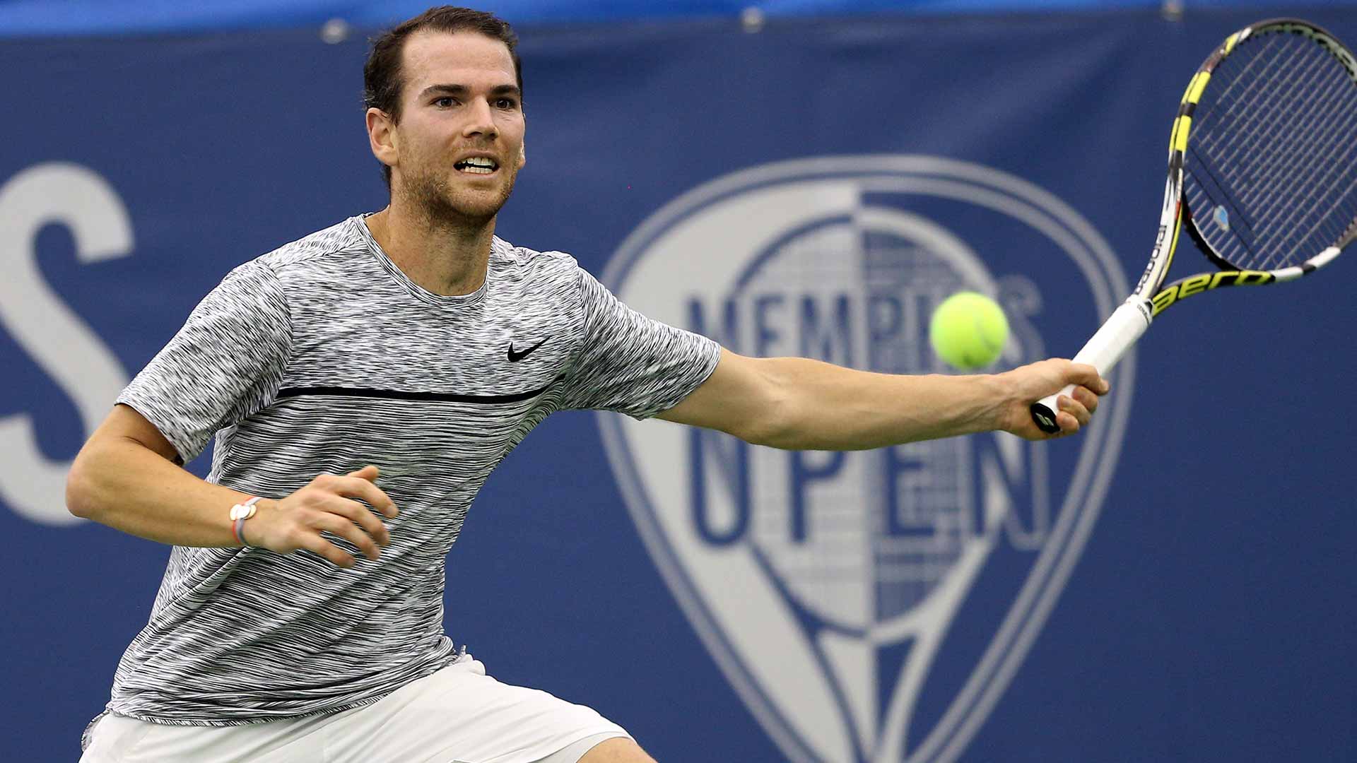 Адриан Маннарино