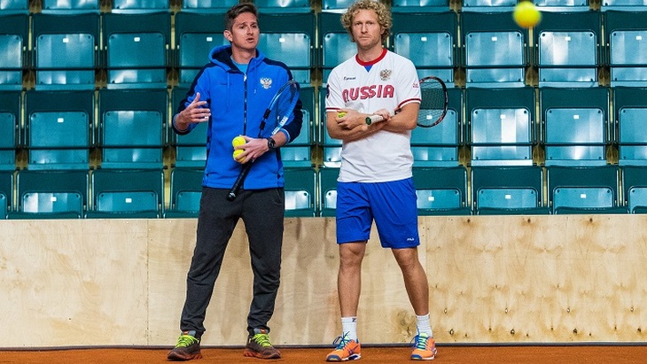 Игорь Андреев (слева)