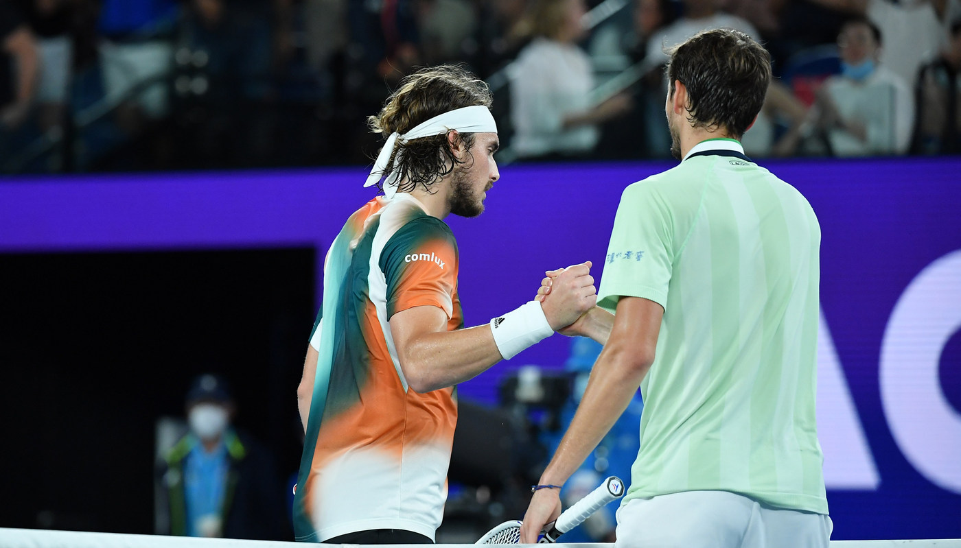 Стефанос Циципас и Даниил Медведев после эмоционального матча на Australian Open-2022
