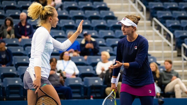 Барбора Крейчикова и Катержина Синякова