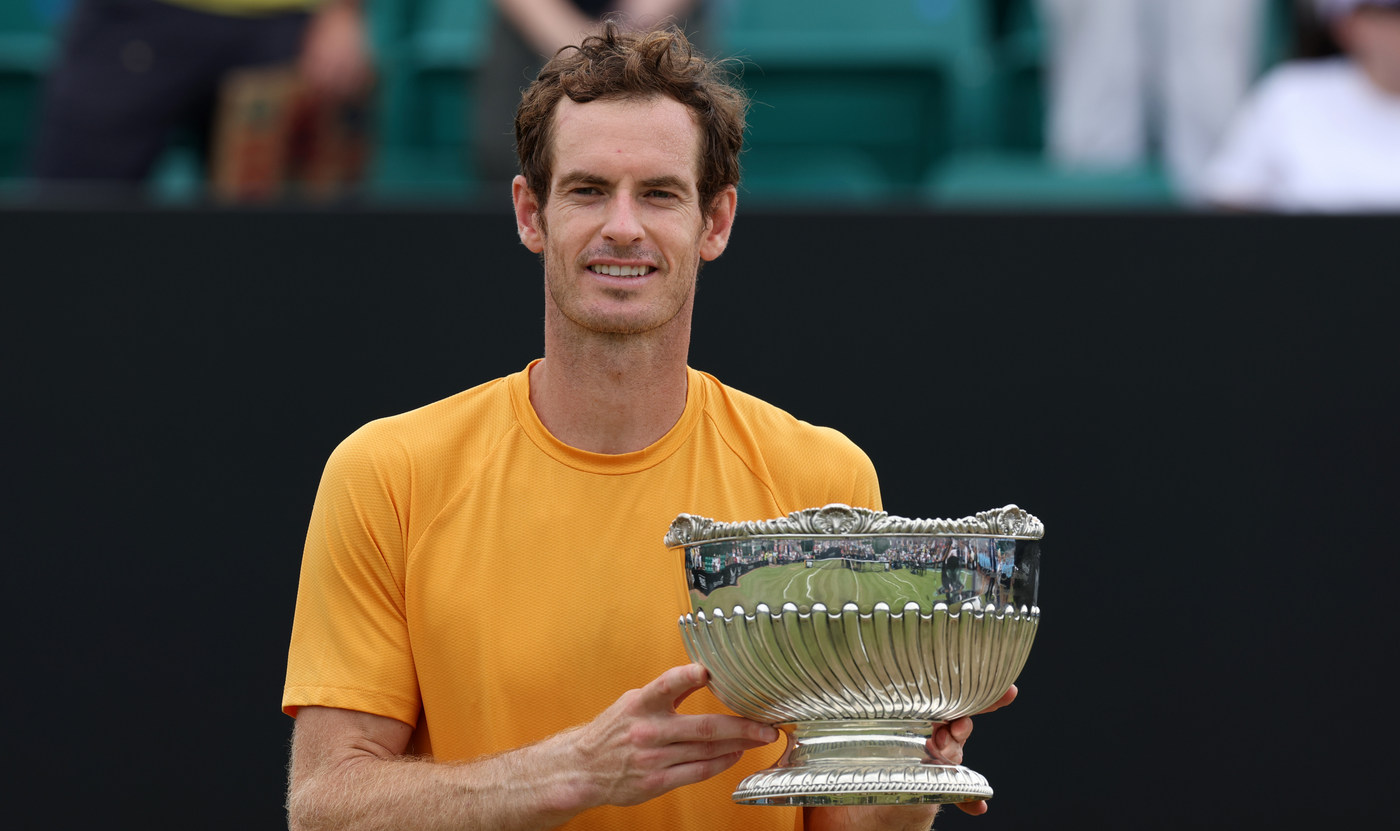 Энди Маррей с кубком после победы на «челленджере» в Ноттингеме 